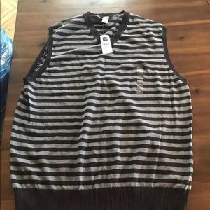 Men’s Gap pull over vest